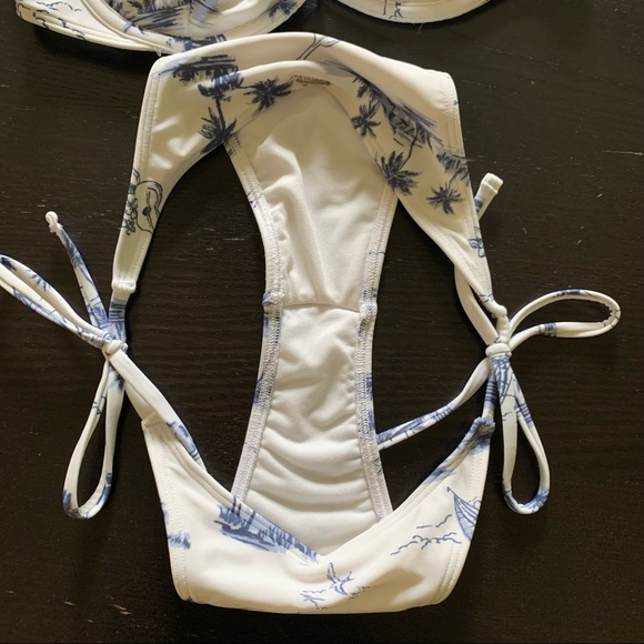 HOLLISTER Ruffle White and Blue Beach Bikini Top and Bottom - Picture 7 of 13